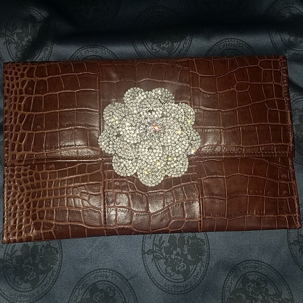 Chic clutch